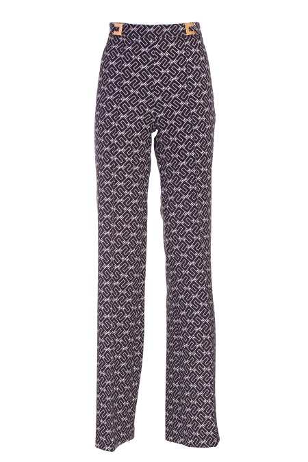 Shop ELISABETTA FRANCHI  Pantalone: Elisabetta Franchi pantalone palazzo in crêpe con stampa logo.
Pantalone a palazzo con vita alta in doppio crêpe stretch con stampa logo all-over. 
Applicazione di placche logo in metallo dorato sui fianchi.
Zip invisibile sul fianco.
Accessorio in metallo dorato.
Composizione: 95% Poliestere 05% Elastane.
Fabbricato in Italia.. PA00336E2-685NERO/BURRO